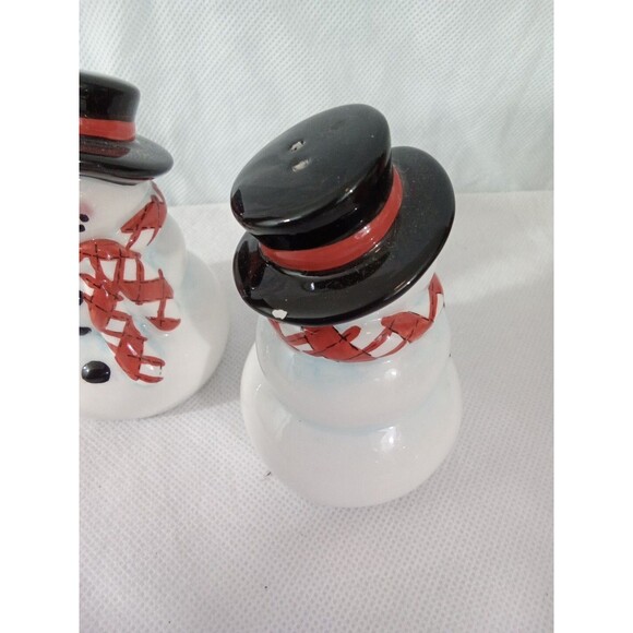 Snowman salt & pepper shakers with red & white Christmas scarfs, Black tophats - Picture 2 of 5